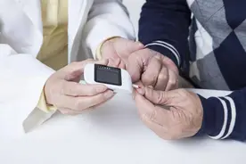 医生忠告：长期注射胰岛素，或许会给身体带来这2个危害图片