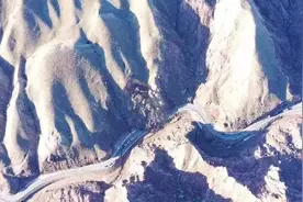 注意绕行！S101线硫磺沟至雀儿沟镇路段因山体滑坡交通管制图片