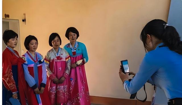 中国游客到朝鲜游玩，朝鲜人疑问：为什么中国人是这样的？