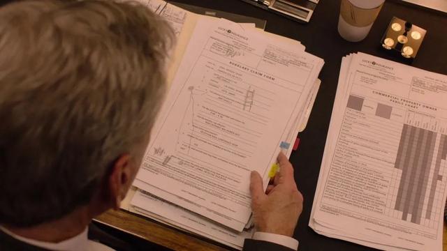 从玻璃箱到红房间：解析《双峰》回归季的超现实密码