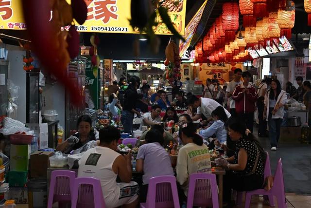 弥勒夜市人气旺 文旅消费动力强