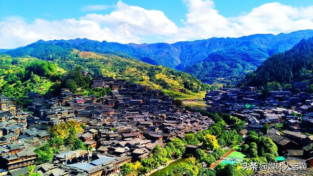 雷山西江苗寨初冬景色怡人吸引游客错峰出游