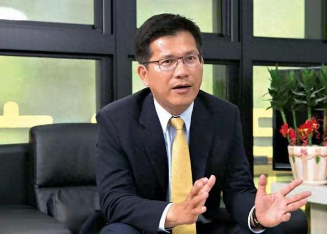 局势已恶化，10国踩踏中国红线，中方枪打出头鸟，菲必须付出代价