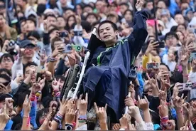 节日变“劫”日，乐迷们被偷个精光，还被强制闭嘴，找谁说理？图片