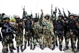 恐怖分子末日到了，我军带24种新武器，中巴反恐演习或变反恐行动图片