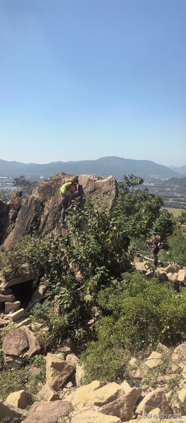 苏州大焦山不高的山峰却走出惊险之感，拍出了大片之作