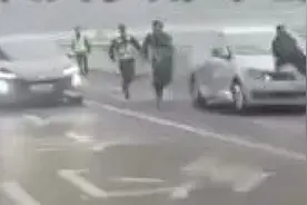 运管人员查网约车非法营运，被顶在车头驶出数米？泸州市交通运输局回应图片