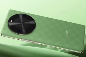 华为也有便宜好用手机，512GB+卫星消息+6100mAh+NFC，才2299元图片