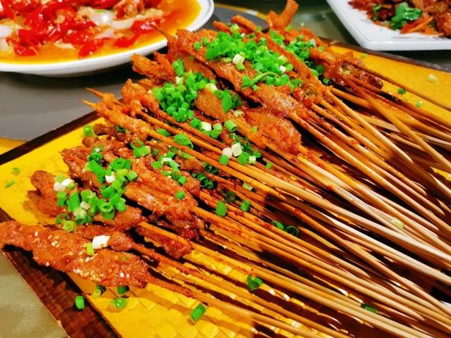 国庆长假，乐至耍法大公开！夜宿粮仓：变脸吐火、水幕电影、稻田迷宫、状元巡游全都有！