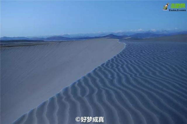 沙漠与湖泊相拥！西藏这片五彩沙丘美到犯规