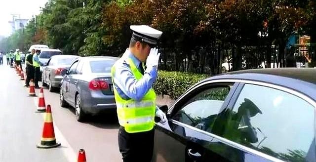 新的查车方式来临！交警不看你的驾驶证、行驶证