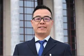 两会自拍杆｜让高质量医保守护老年健康图片