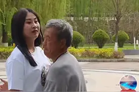 辣眼睛！大爷跳广场舞，被指“舞姿不雅”，大爷：咋“不雅”了图片