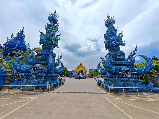泰国旅游：清莱观瞻温泉白蓝黑三庙行（图）
