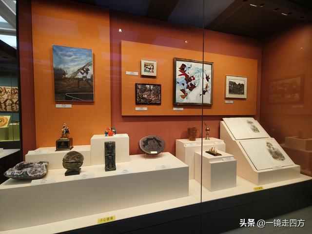 在北京的中央礼品文物管理中心看“一国一物一风情”展览