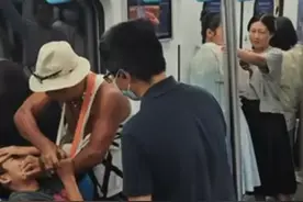 大逆转，青岛地铁打人老人被刑拘，小伙轻伤二级也被行政拘留图片