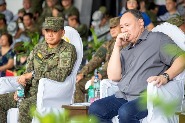 不准亲华派当总统，菲政坛变天？马科斯要么离职，要么流亡到国外