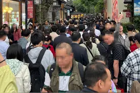 密密麻麻全是人！这个五一，全国到底有多少人来成都？太夸张了图片