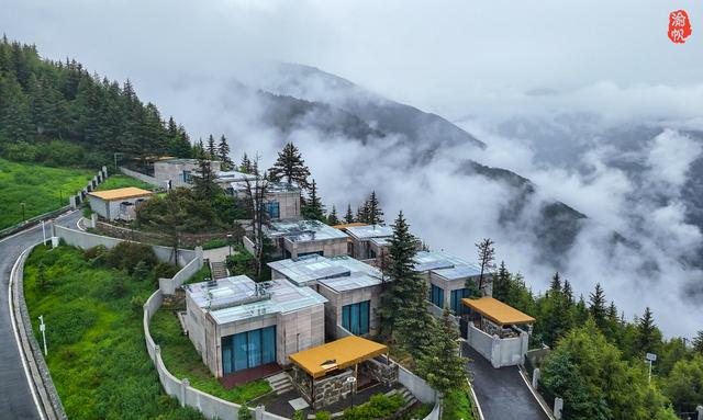 看风景不如住进风景里！四姑娘山傍的天空悬崖酒店，成都3.5h直达