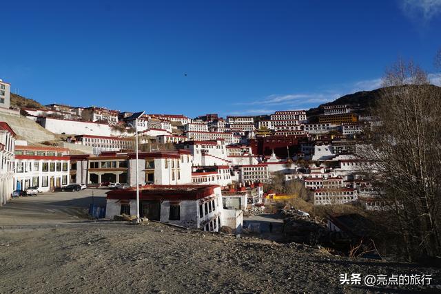 宗喀巴大师亲自建立的格鲁派第一座寺院，格鲁派的祖寺——甘丹寺