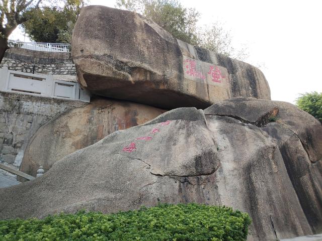 甲子待渡山，初冬披绿迎宾客