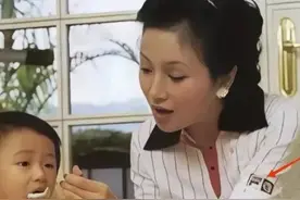 狄波拉几十年前就穿斐乐我们才流行！喂谢霆锋那勺子现在都没见过 ​图片