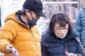 山口百惠：和三浦友和恩爱43年，丈夫实现所有诺言，嫁给爱情不悔图片