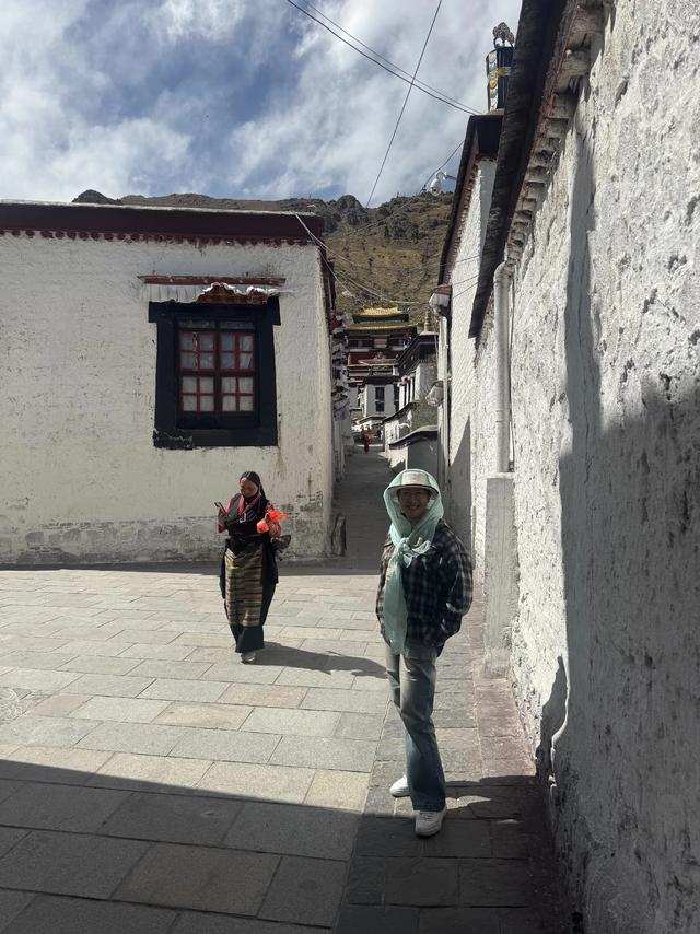 终于来到海拔近四千的日喀则