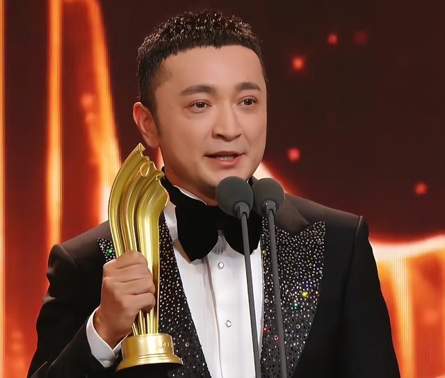 离过年不到俩月，42岁尼格买提高调官宣喜讯，前妻帕夏古丽后悔吗