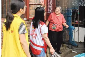 齐心协力，守护平安！桂林各部门迅速行动应对强降雨，社区众居民互帮互助诠释邻里情图片