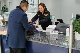 春运期间重庆中心城区出租车上捡到失物232件 “马大哈”快来认领图片