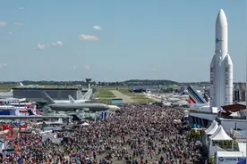 “阵风”神话破灭后，歼10或亮相巴黎航展，中国装备迎来高光时刻图片