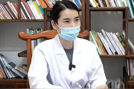 舌苔越黄，邪气越重，越黄越病深！图片