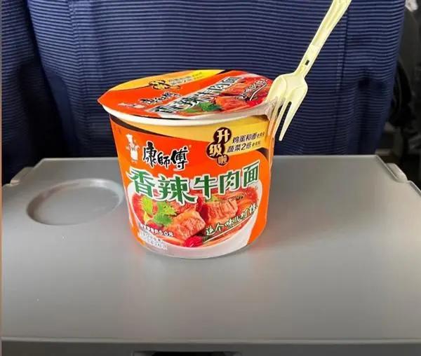 博主：高铁上吃方便面并非无解之题