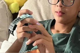 儿童手表功能似手机，孩子沉迷“小屏幕”家长担忧图片