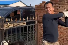 全网痴迷看这糙汉网红“咆哮训狗”，结果他直播训观众更爆笑图片