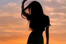 【霸气高冷的拽姐文案】生来骄傲 不爽绕道 自给自足的光 永远不会暗图片