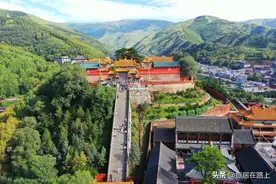 五台山寺庙众多，首推这10座，相距近可一日游图片