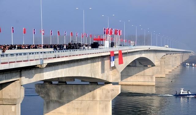 战舰战机全开火了，美不宣而战，18国军方齐聚北京，拉解放军联手