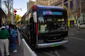 行风帮你问丨孩子上大学后学生卡可以转为成人月票卡手续怎么办？图片