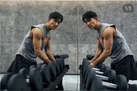 演员黄轩秀肌肉照，体重仅60.6公斤！曾透露为饰演警察暴瘦十几斤图片