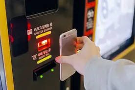 公交车手机怎么扫码支付？图片