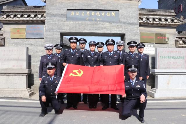 红枫火了!这边“枫警”独好