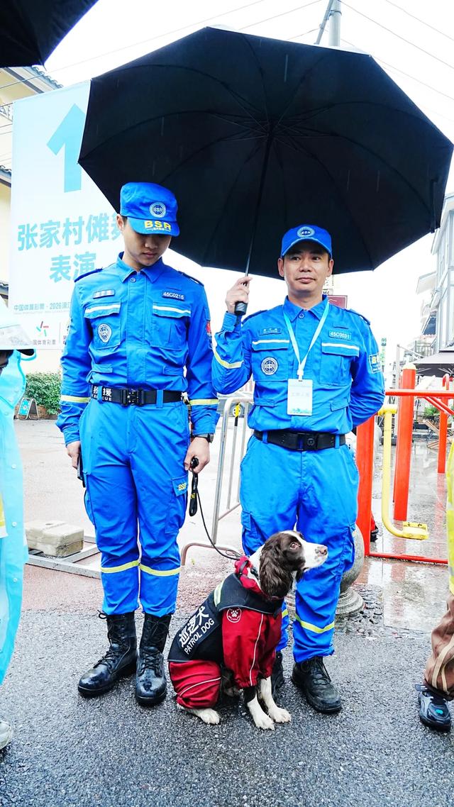 桂林：20000名徒步爱好者漫步美丽的桃花江畔！