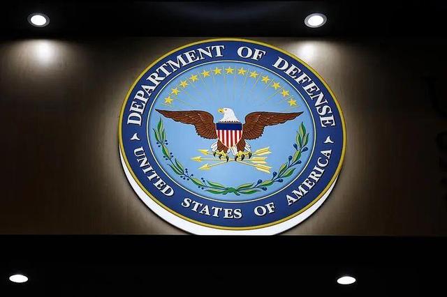 特朗普看完阅兵直播，下令8架战机飞过白宫，现场过一把阅兵瘾