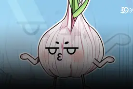 62岁男子坚持每天生吃大蒜，灭菌、抗肿瘤，半年后健康情况如何？图片