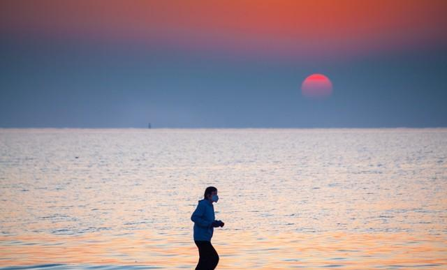 冬季晨跑科学指南：六看黄金法则助你跑过寒冬无忧！