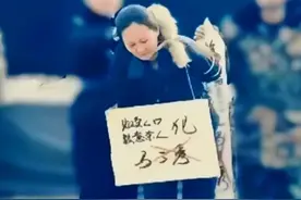 2005年，湖南郴州，人贩子马三秀在公审大会时的场景。图片