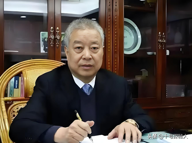 一年狂赚786亿，合并18个村庄，村长身家170亿，他们怎么做到的？