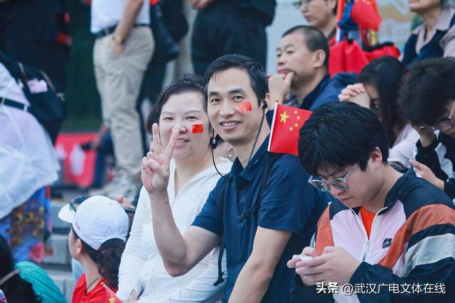 “祝福祖国 追梦东湖” 武汉东湖以水陆联动盛典喜迎双节